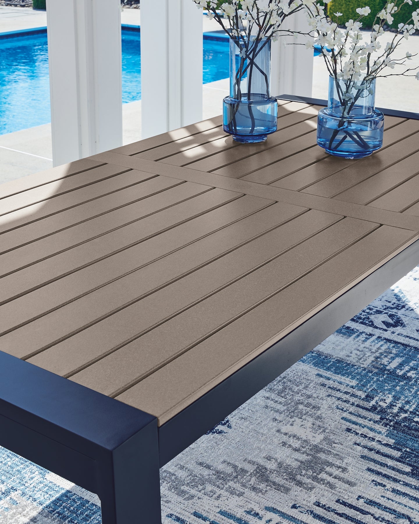 East Beach RECT Dining Table w/UMB OPT